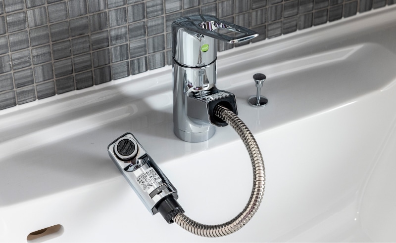 引き出し式シングルレバー混合水栓